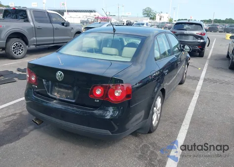 2010 Volkswagen Jetta Limited Edition from USA, damaged, VIN 3VWRZ7AJ4AM114494